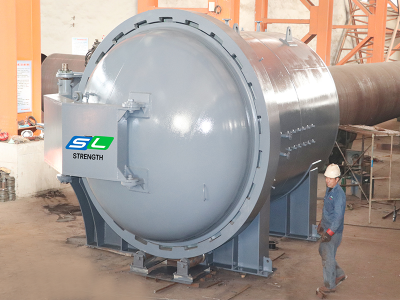 泰國(guó)3.5X4米軍工熱壓罐