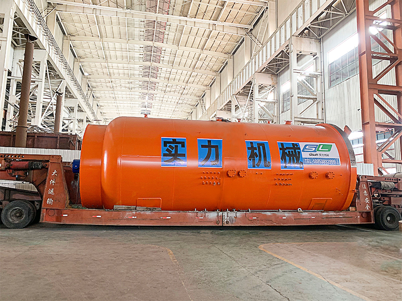 青島3.5X4米動(dòng)車熱壓罐